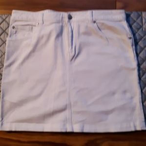 IZOD White Skirt
